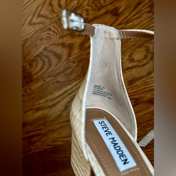 NWT & BOX Steve Madden Block Heel / Clasp Strap / Box Included / 7 - Picture 7 of 7